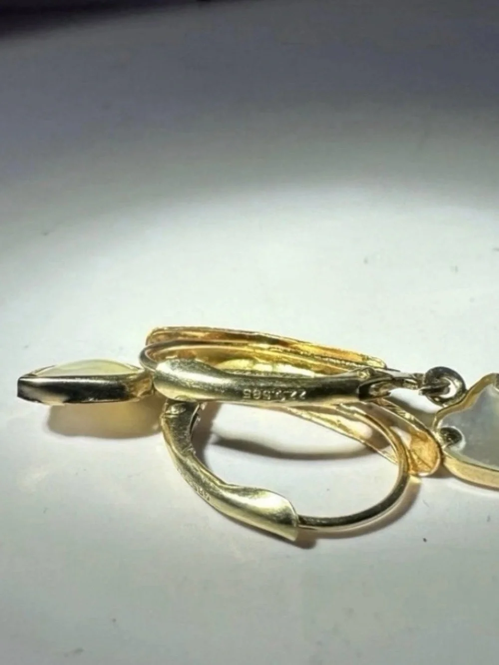 14K Yellow Gold 585 Heart Dangle Earrings White Mother of Pearl 1.11g